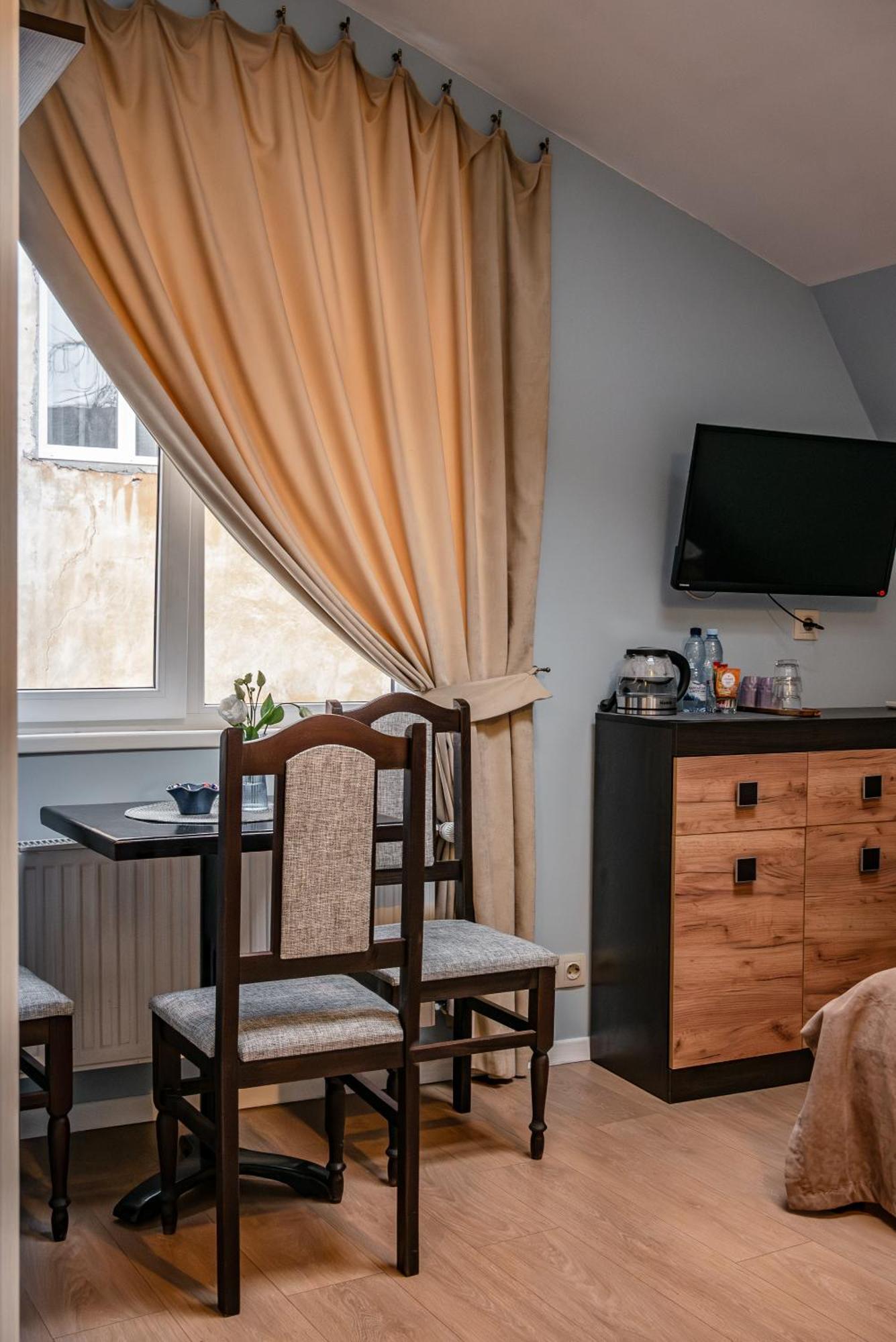 Gar'Is Hostel Lviv Extérieur photo