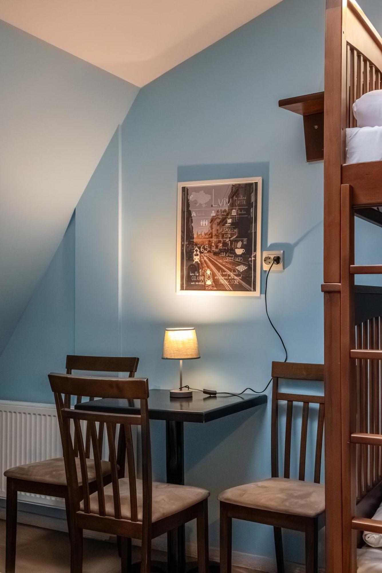 Gar'Is Hostel Lviv Extérieur photo