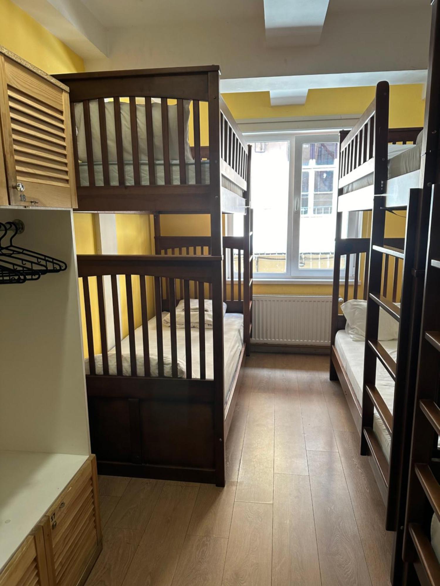 Gar'Is Hostel Lviv Extérieur photo