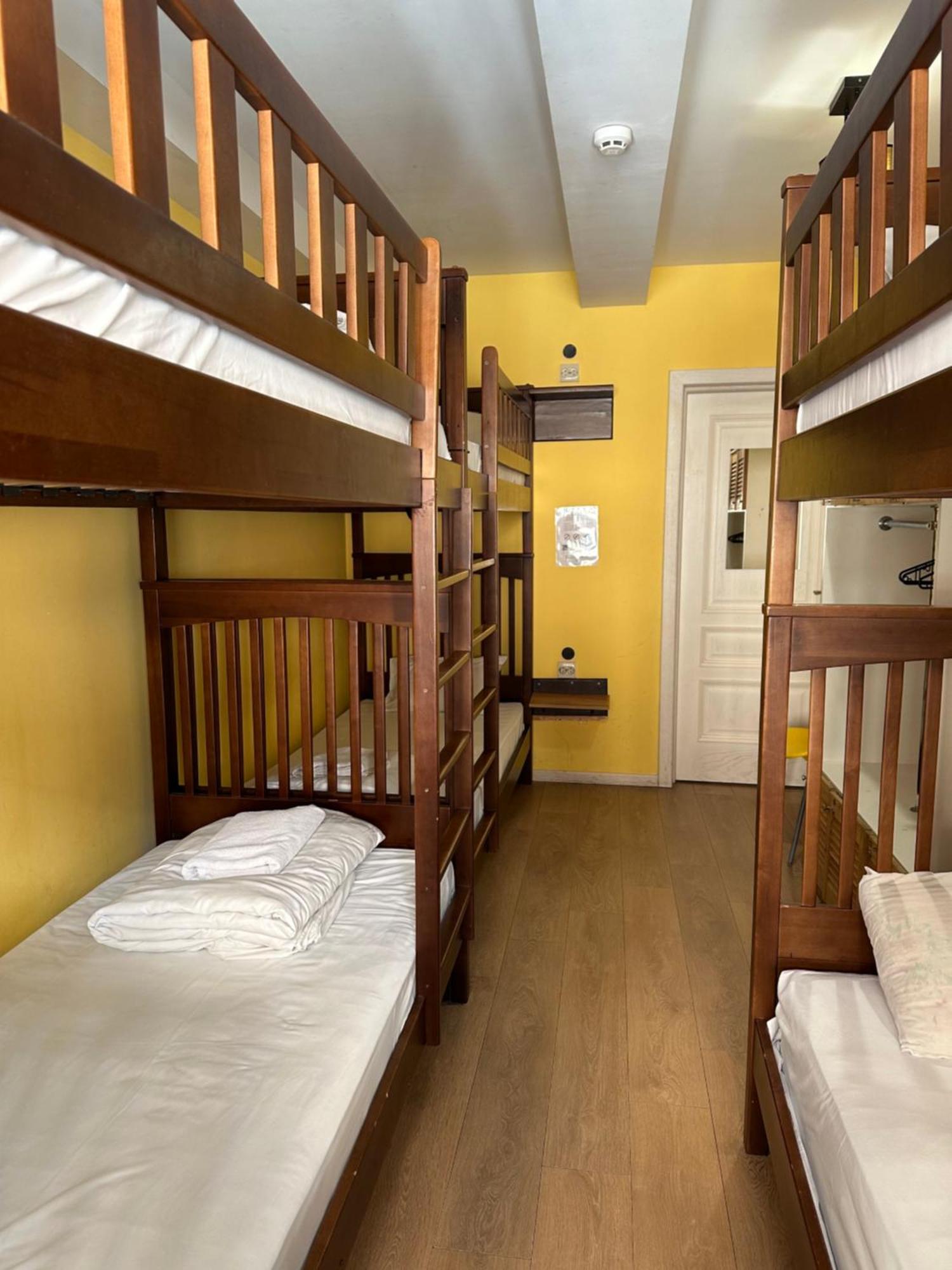 Gar'Is Hostel Lviv Extérieur photo