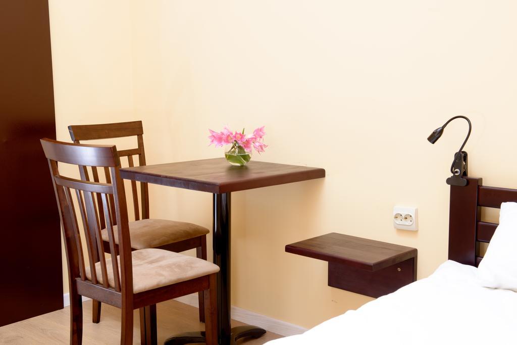Gar'Is Hostel Lviv Extérieur photo