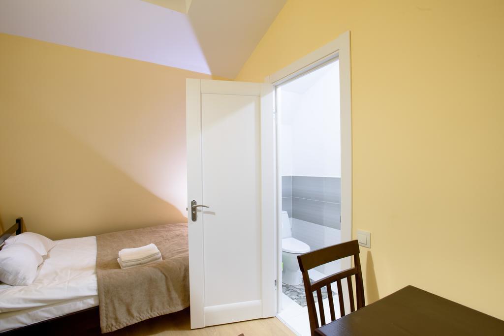 Gar'Is Hostel Lviv Extérieur photo