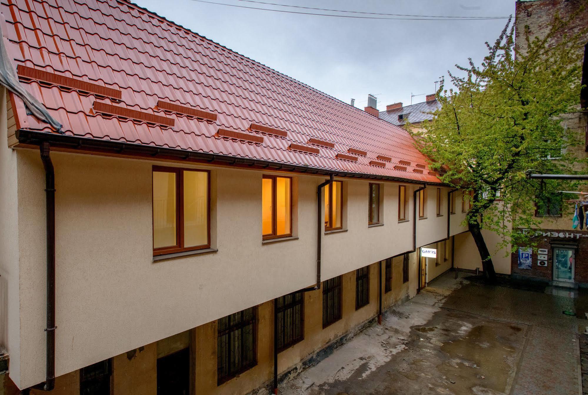 Gar'Is Hostel Lviv Extérieur photo